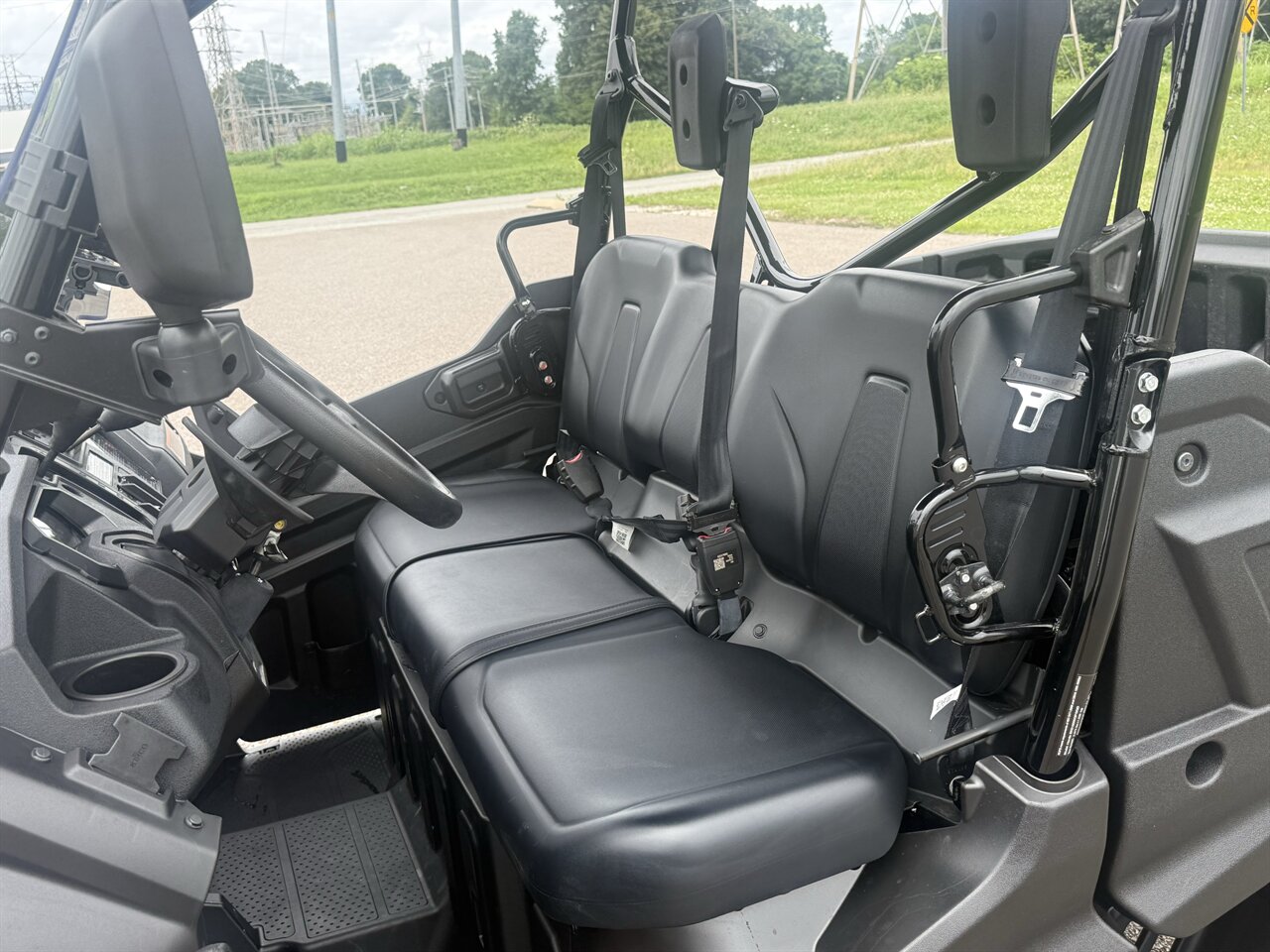 2024 Honda Pioneer 1000-3 EPS - Photo 11 - Martin, TN 38237