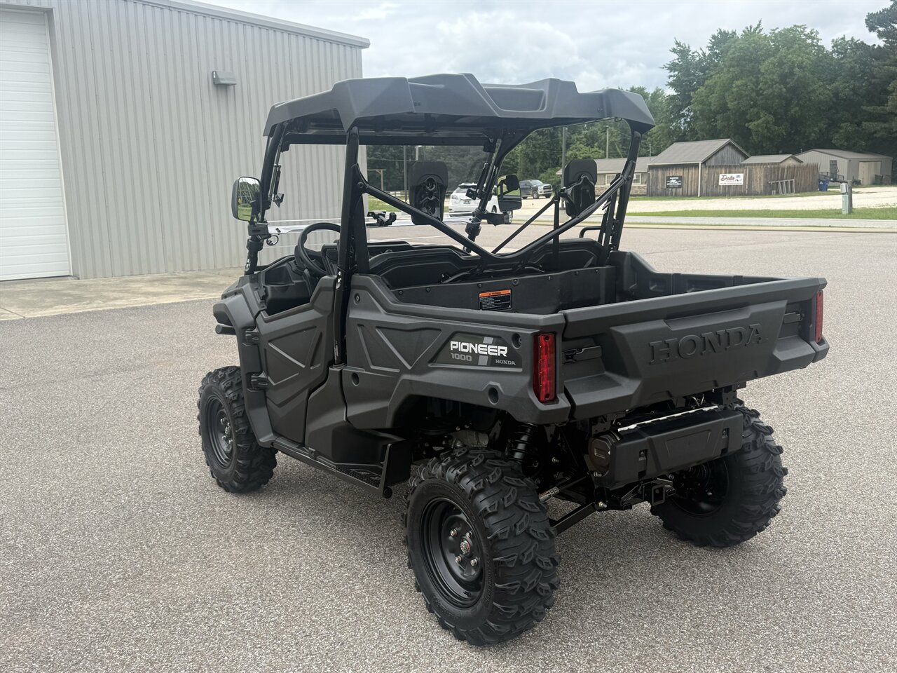 2024 Honda Pioneer 1000-3 EPS - Photo 5 - Martin, TN 38237