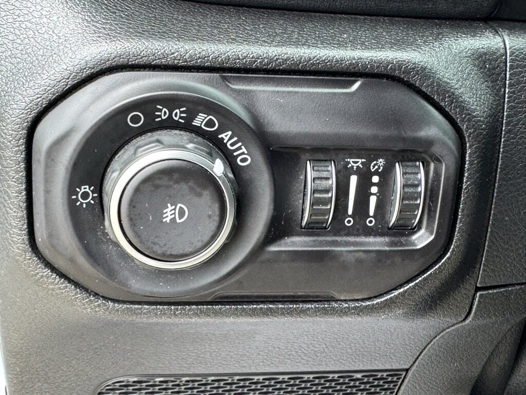 2018 Jeep Wrangler Unlimited Unlimited Sahara - Photo 32 - Martin, TN 38237