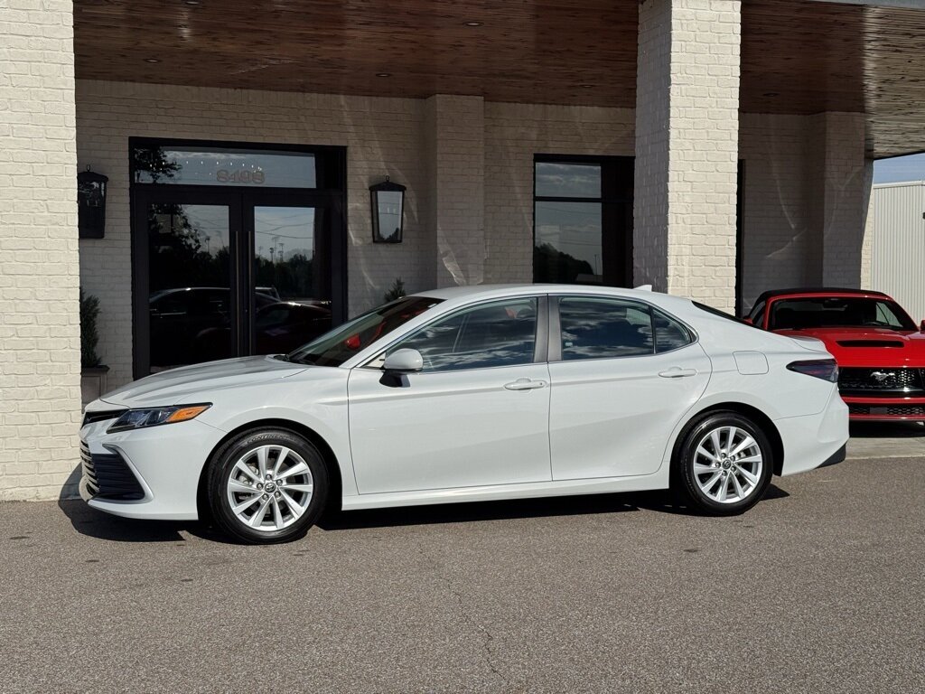 2023 Toyota Camry LE - Photo 5 - Martin, TN 38237