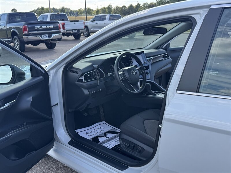 2023 Toyota Camry LE - Photo 2 - Martin, TN 38237
