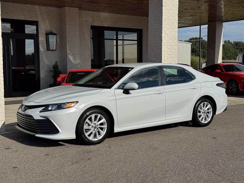2023 Toyota Camry LE - Photo 4 - Martin, TN 38237