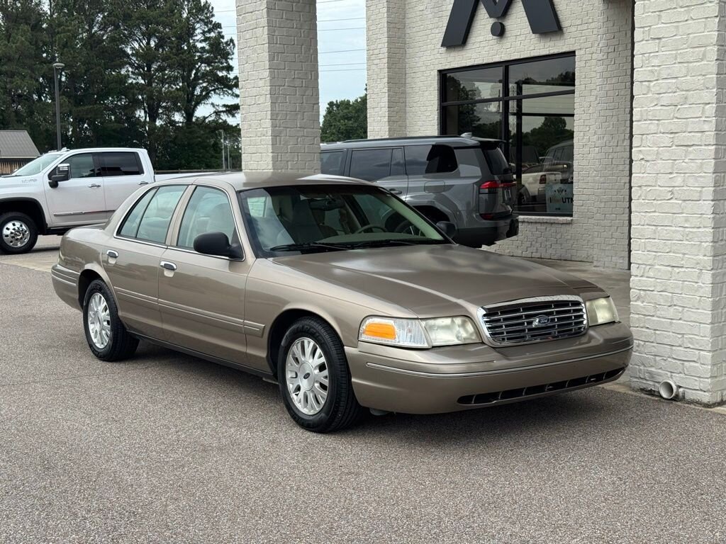 2004 Ford Crown Victoria LX - Photo 19 - Martin, TN 38237