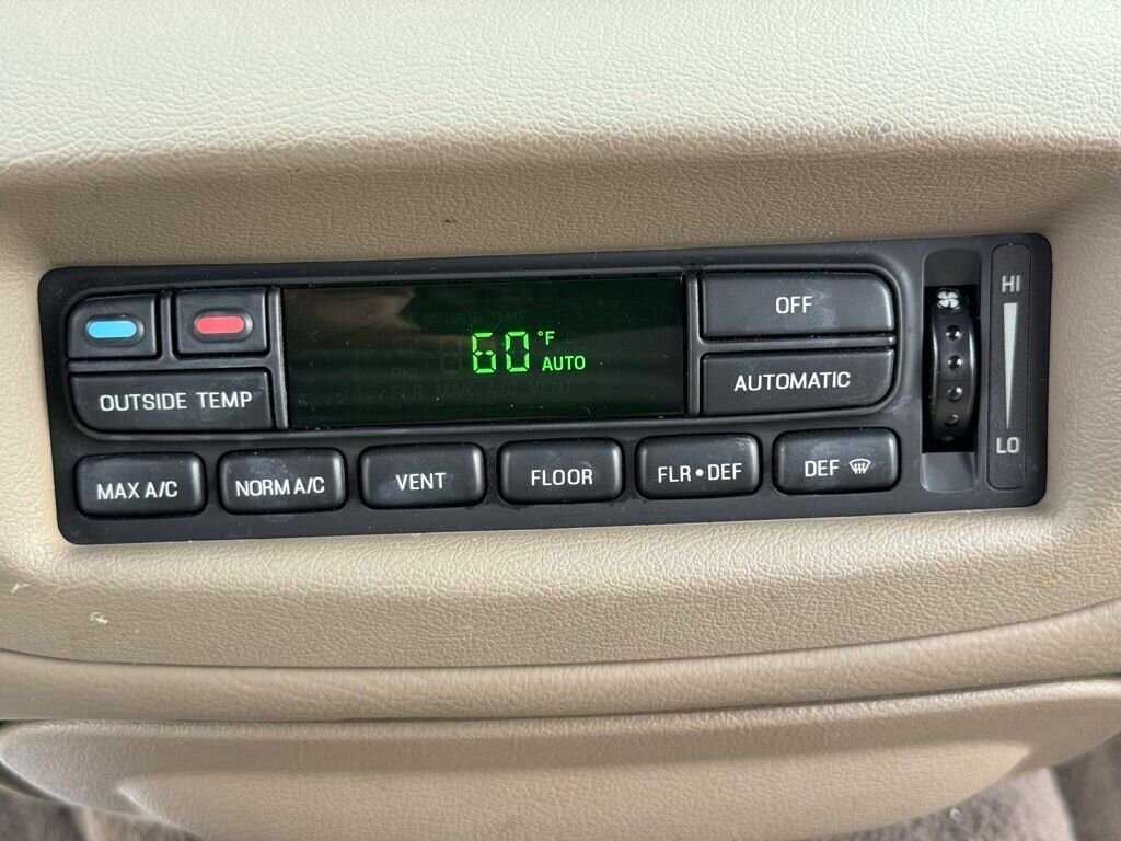 2004 Ford Crown Victoria LX - Photo 27 - Martin, TN 38237