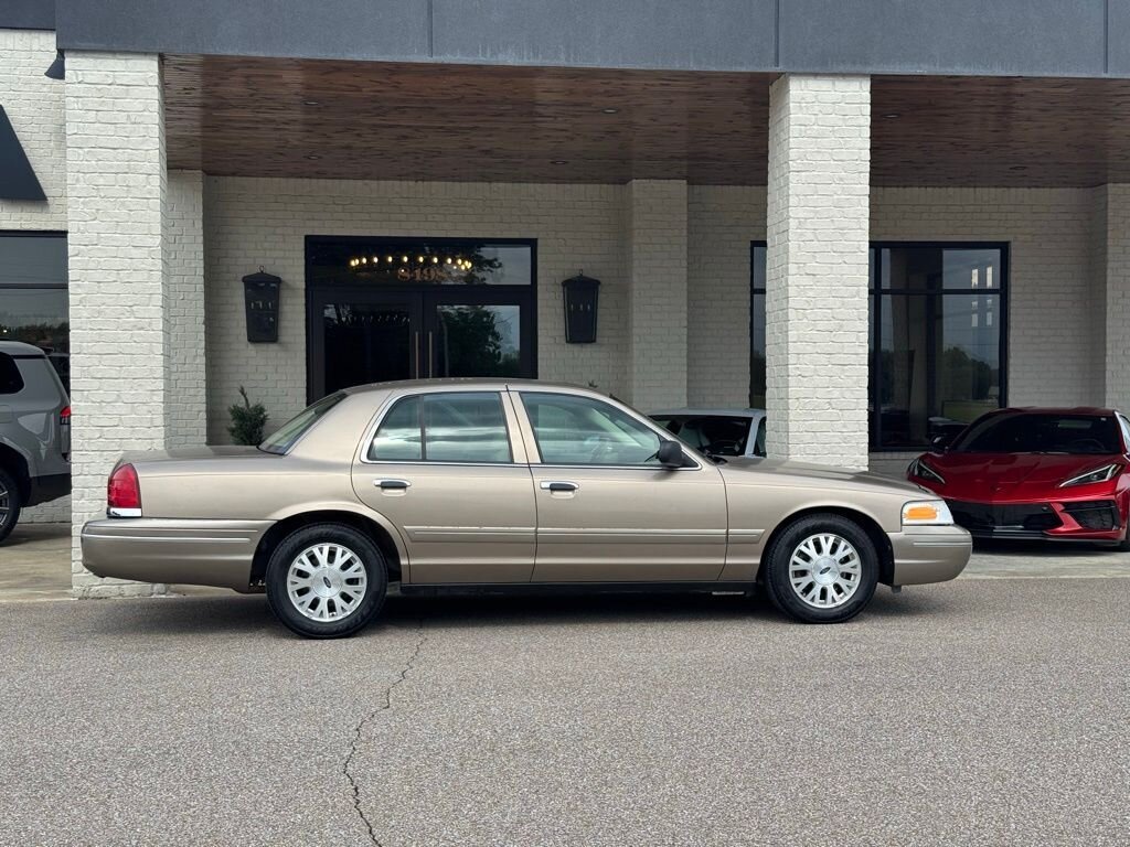 2004 Ford Crown Victoria LX - Photo 15 - Martin, TN 38237