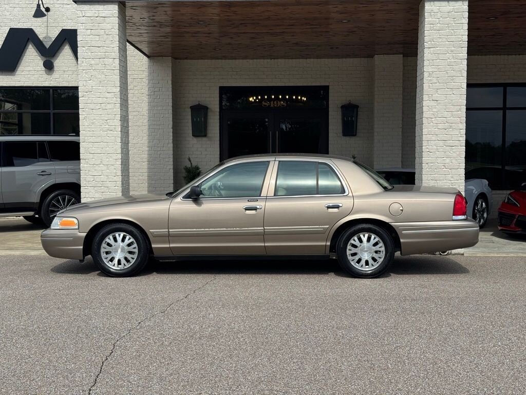 2004 Ford Crown Victoria LX - Photo 7 - Martin, TN 38237