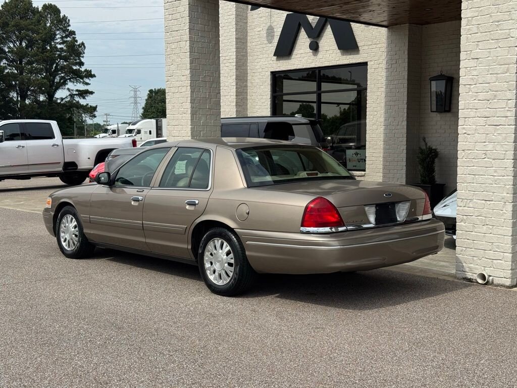 2004 Ford Crown Victoria LX - Photo 10 - Martin, TN 38237