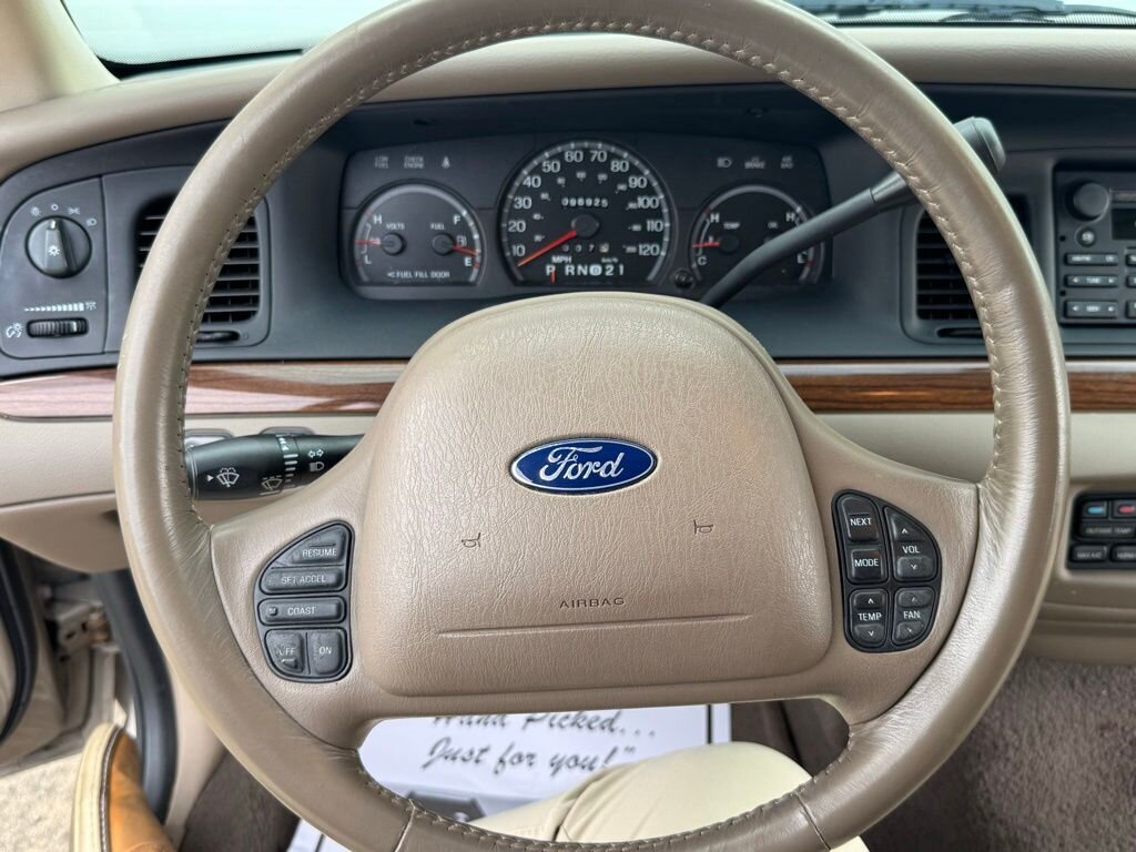 2004 Ford Crown Victoria LX - Photo 23 - Martin, TN 38237