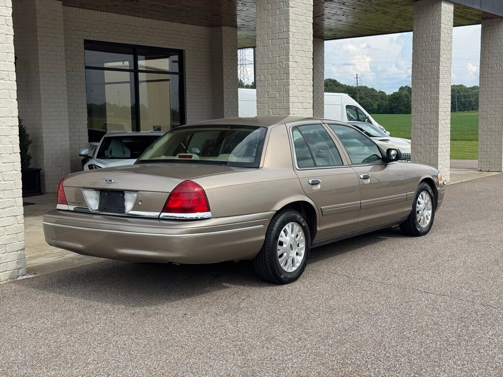 2004 Ford Crown Victoria LX - Photo 12 - Martin, TN 38237