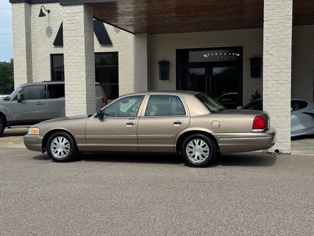 2004 Ford Crown Victoria LX - Photo 8 - Martin, TN 38237