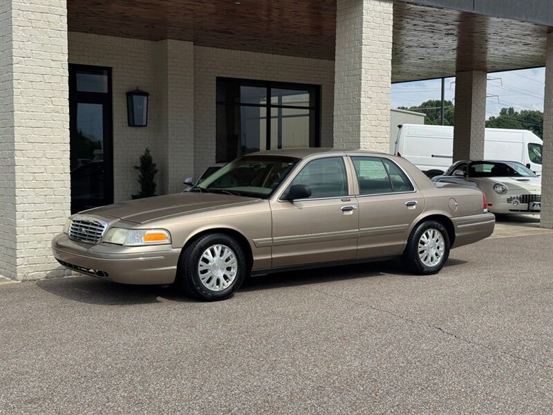 2004 Ford Crown Victoria LX - Photo 4 - Martin, TN 38237