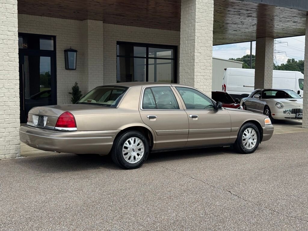 2004 Ford Crown Victoria LX - Photo 13 - Martin, TN 38237