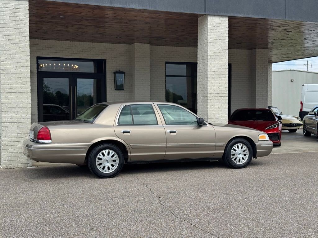 2004 Ford Crown Victoria LX - Photo 14 - Martin, TN 38237