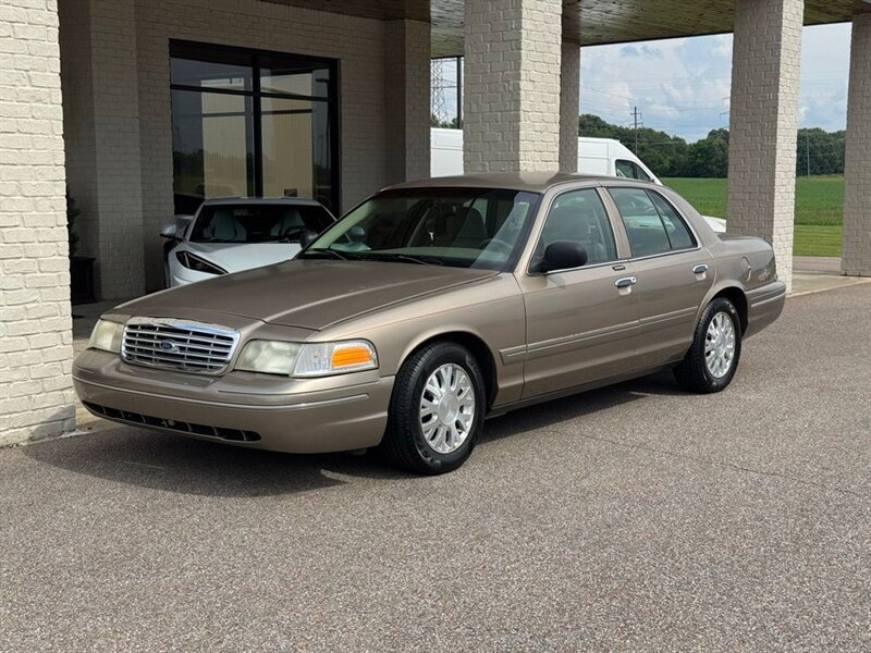 2004 Ford Crown Victoria LX - Photo 3 - Martin, TN 38237
