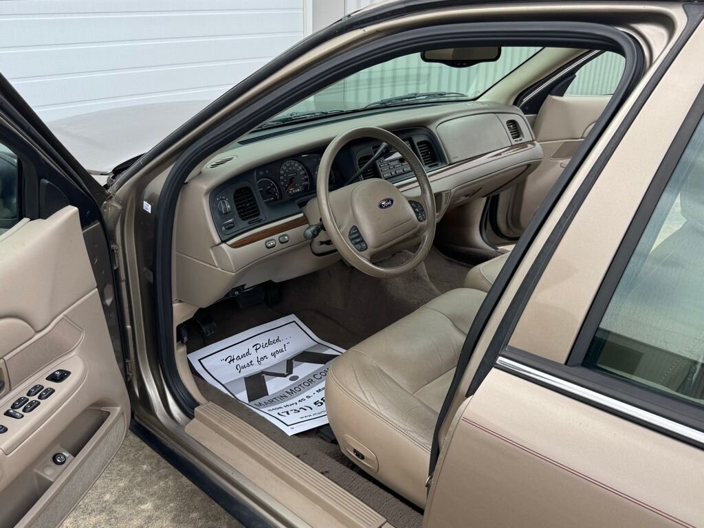 2004 Ford Crown Victoria LX - Photo 22 - Martin, TN 38237