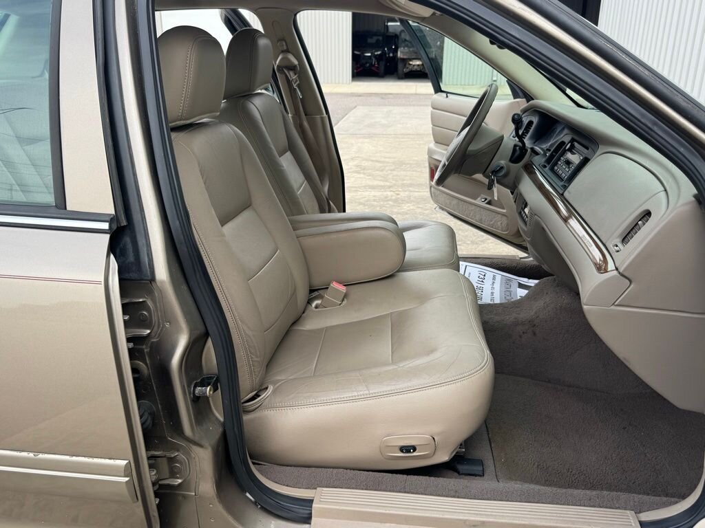 2004 Ford Crown Victoria LX - Photo 39 - Martin, TN 38237