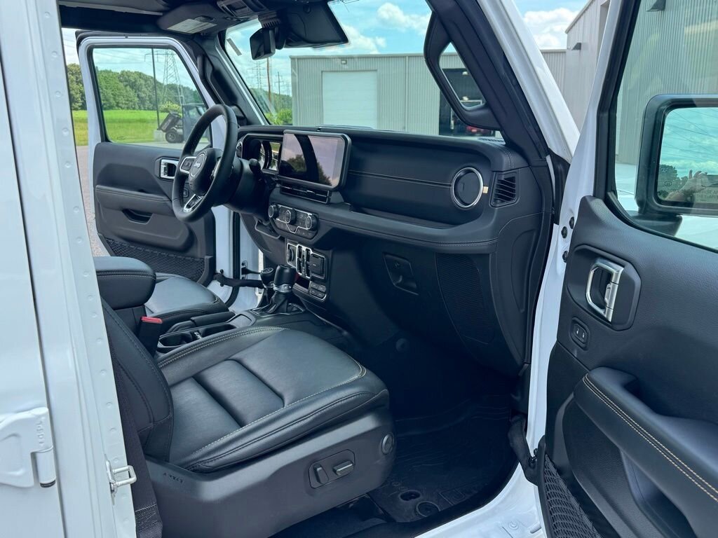 2024 Jeep Wrangler Sahara - Photo 41 - Martin, TN 38237