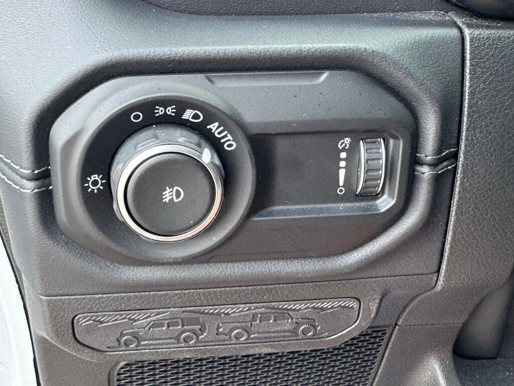 2024 Jeep Wrangler Sahara - Photo 31 - Martin, TN 38237