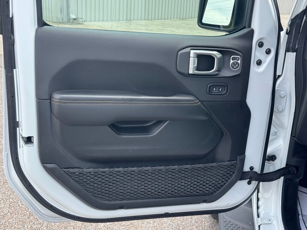 2024 Jeep Wrangler Sahara - Photo 35 - Martin, TN 38237