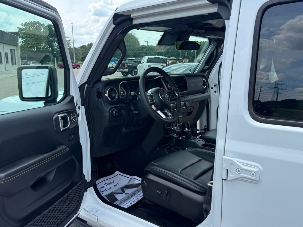 2024 Jeep Wrangler Sahara - Photo 20 - Martin, TN 38237