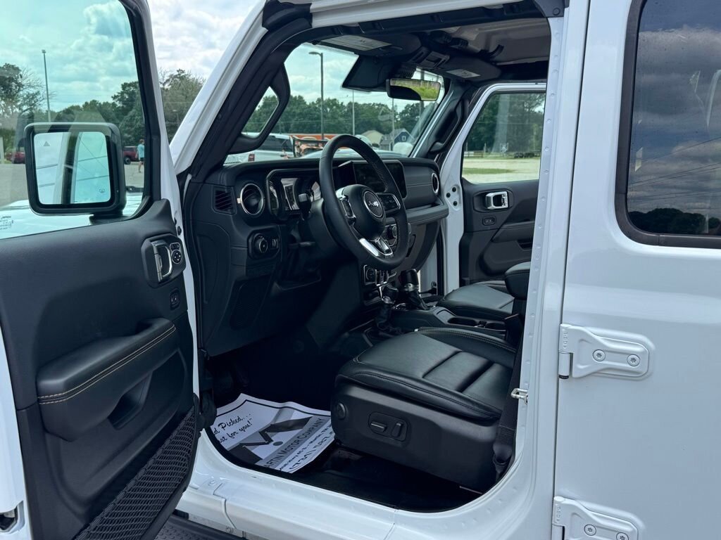 2024 Jeep Wrangler Sahara - Photo 19 - Martin, TN 38237