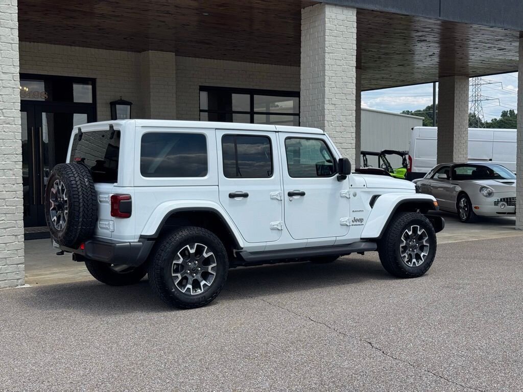 2024 Jeep Wrangler Sahara - Photo 12 - Martin, TN 38237