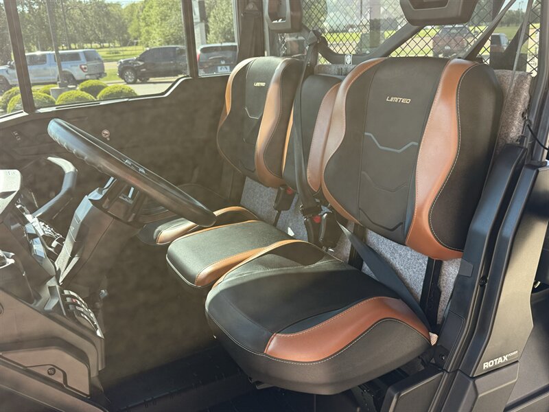 2024 Can-Am Defender Limited HD10  