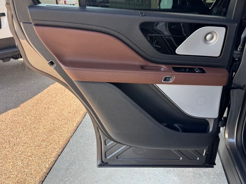 2025 Lincoln Aviator Reserve AWD   - Photo 35 - Martin, TN 38237