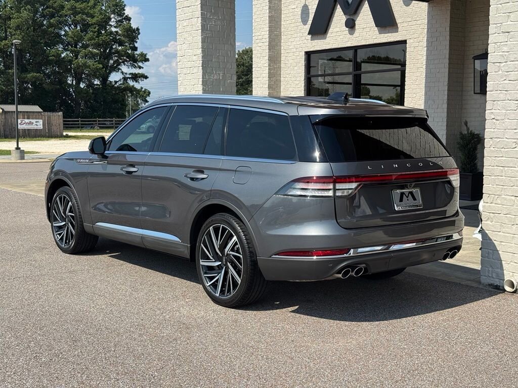 2025 Lincoln Aviator Reserve AWD   - Photo 10 - Martin, TN 38237