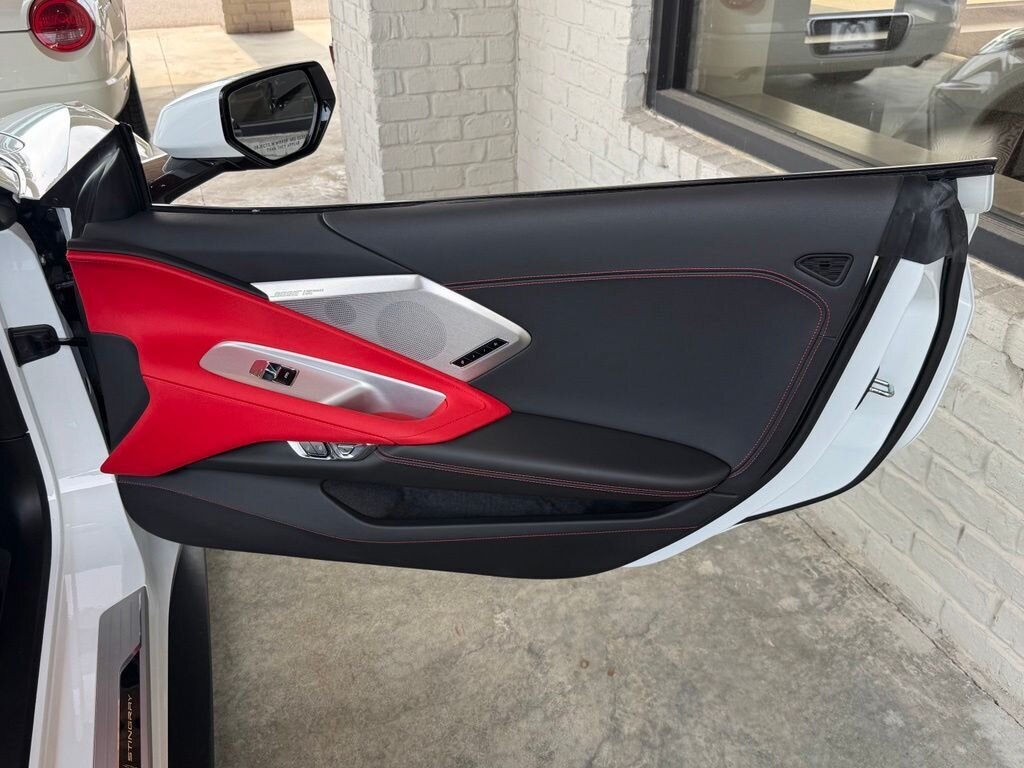 2021 Chevrolet Corvette Stingray 2LT - Photo 43 - Martin, TN 38237