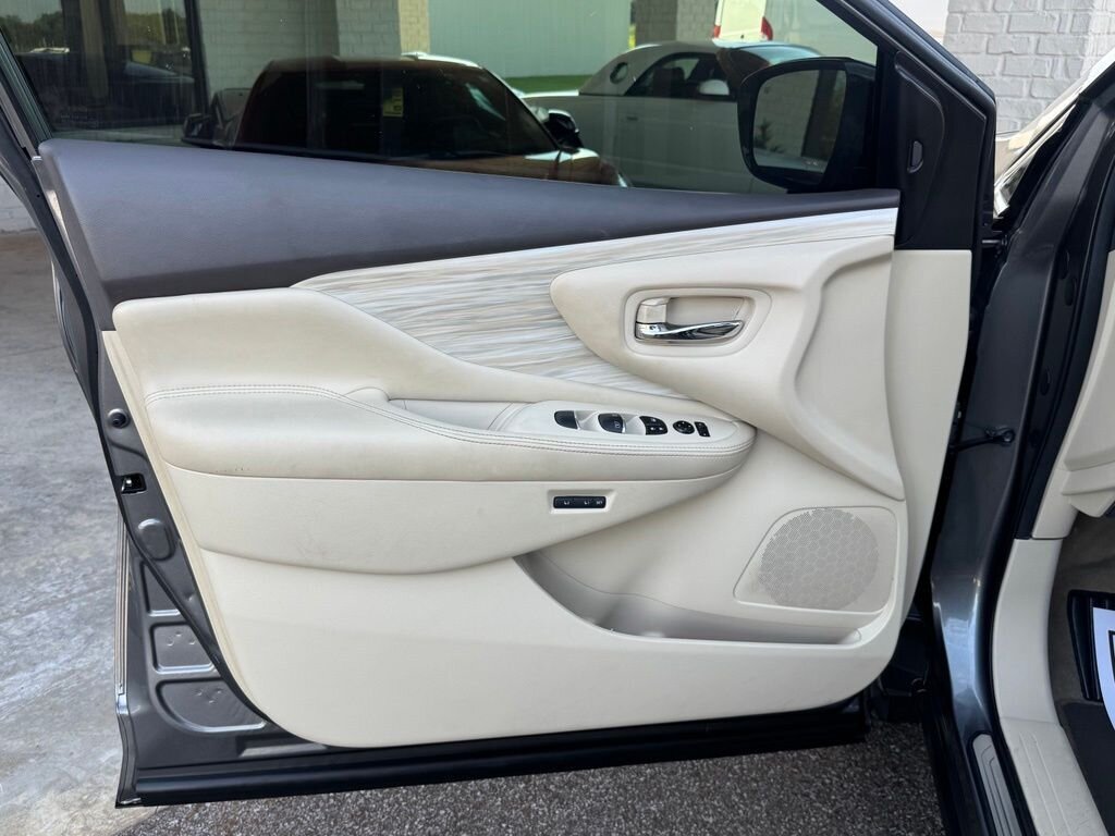 2015 Nissan Murano Platinum - Photo 31 - Martin, TN 38237