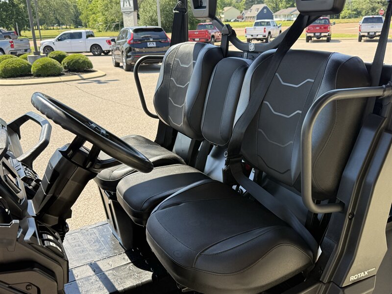 2025 Can-Am Defender XT HD9 - Photo 2 - Martin, TN 38237