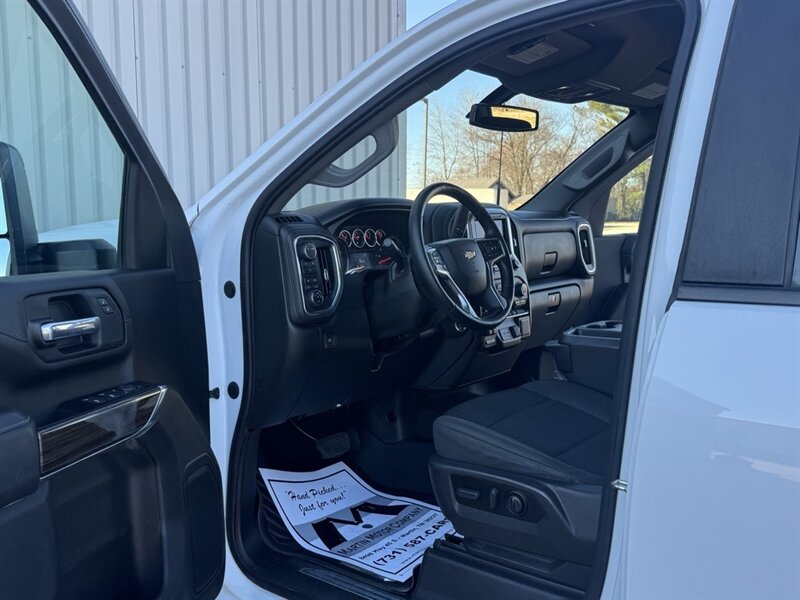 2022 Chevrolet Silverado 2500HD LT photo 2