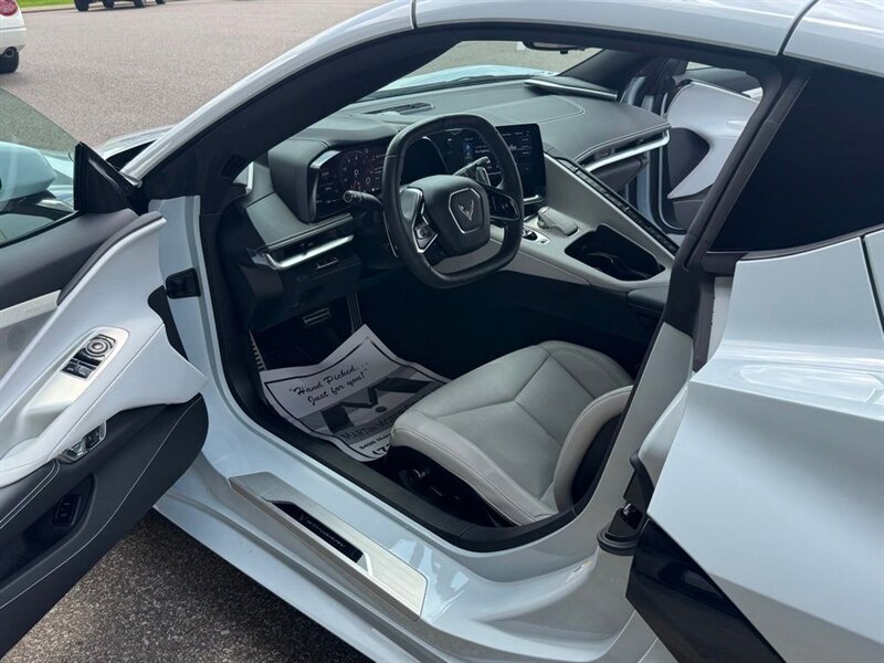 2022 Chevrolet Corvette Stingray 2LT - Photo 2 - Martin, TN 38237