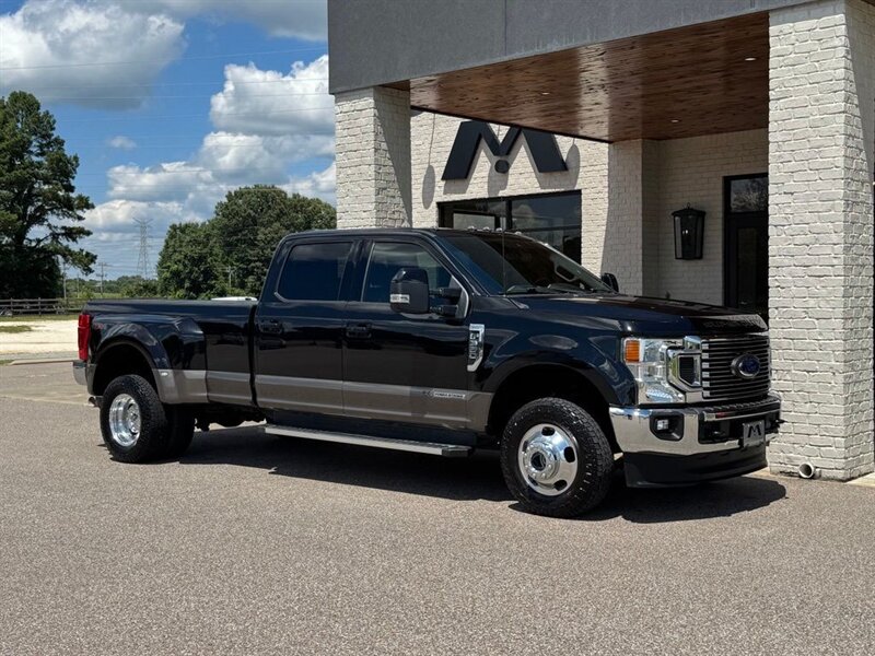 2022 Ford F-350 Lariat DRW   - Photo 1 - Martin, TN 38237
