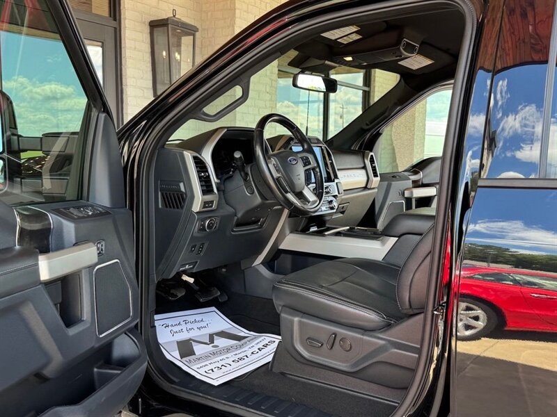 2022 Ford F-350 Lariat DRW   - Photo 2 - Martin, TN 38237