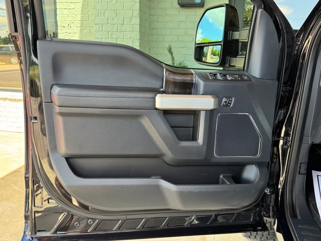 2022 Ford F-350 Lariat DRW   - Photo 38 - Martin, TN 38237