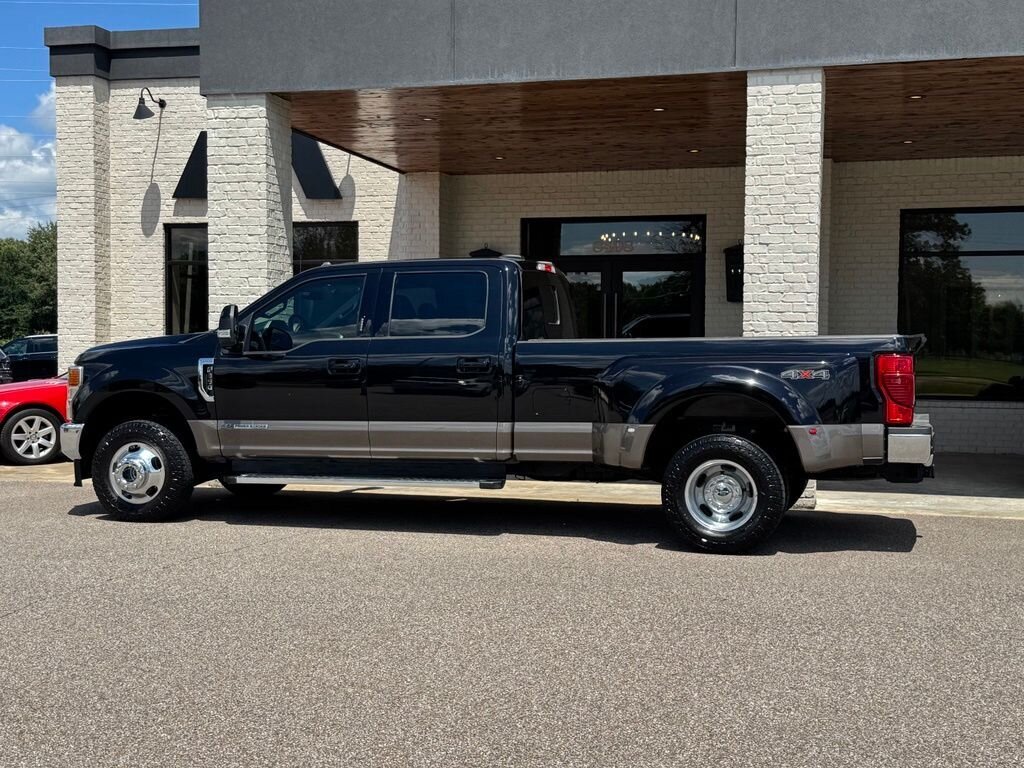 2022 Ford F-350 Lariat DRW   - Photo 8 - Martin, TN 38237