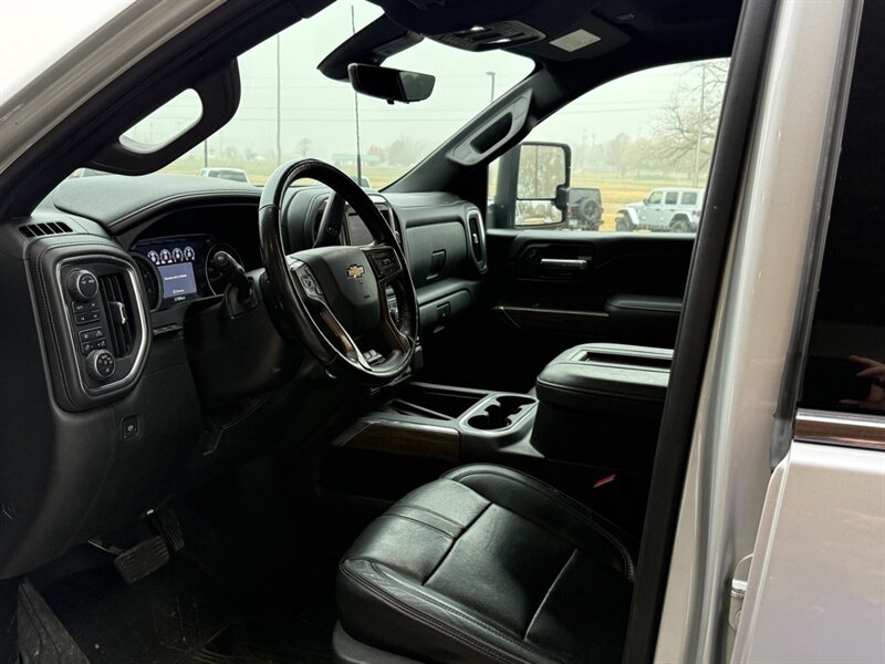 2021 Chevrolet Silverado 2500 High Country   - Photo 2 - Martin, TN 38237