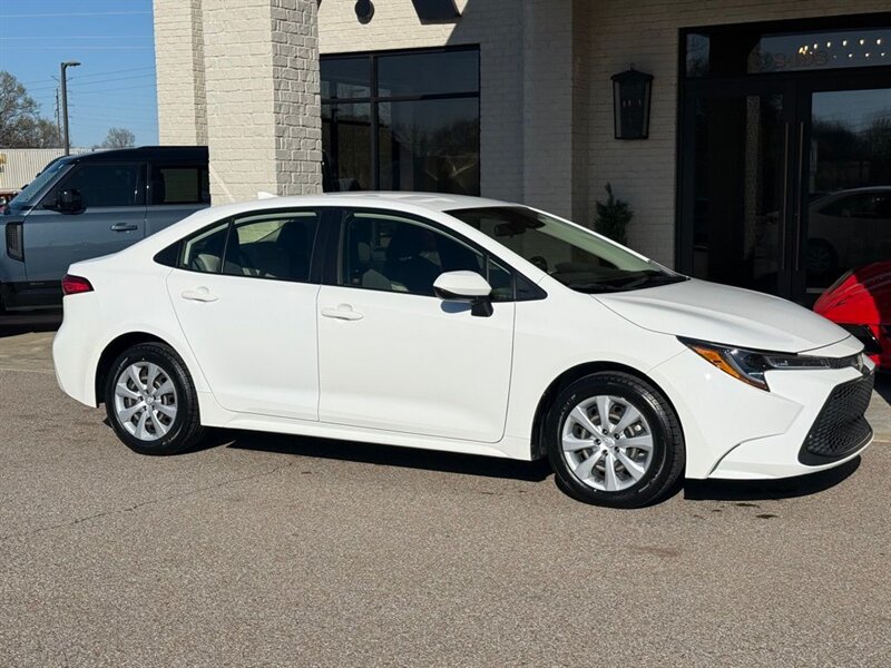 2020 Toyota Corolla LE   - Photo 3 - Martin, TN 38237