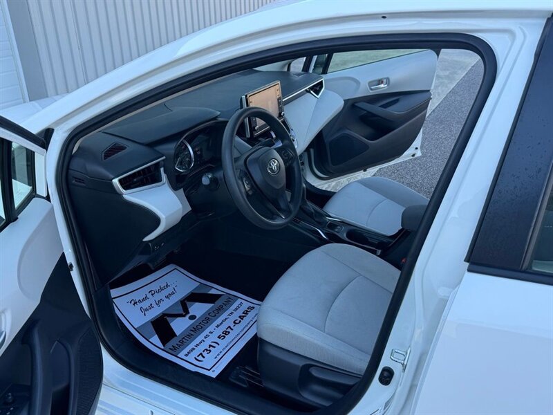 2020 Toyota Corolla LE   - Photo 2 - Martin, TN 38237