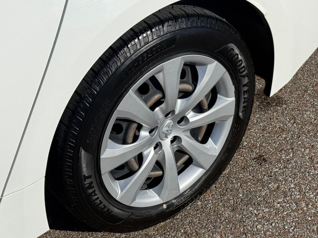 2020 Toyota Corolla LE   - Photo 15 - Martin, TN 38237