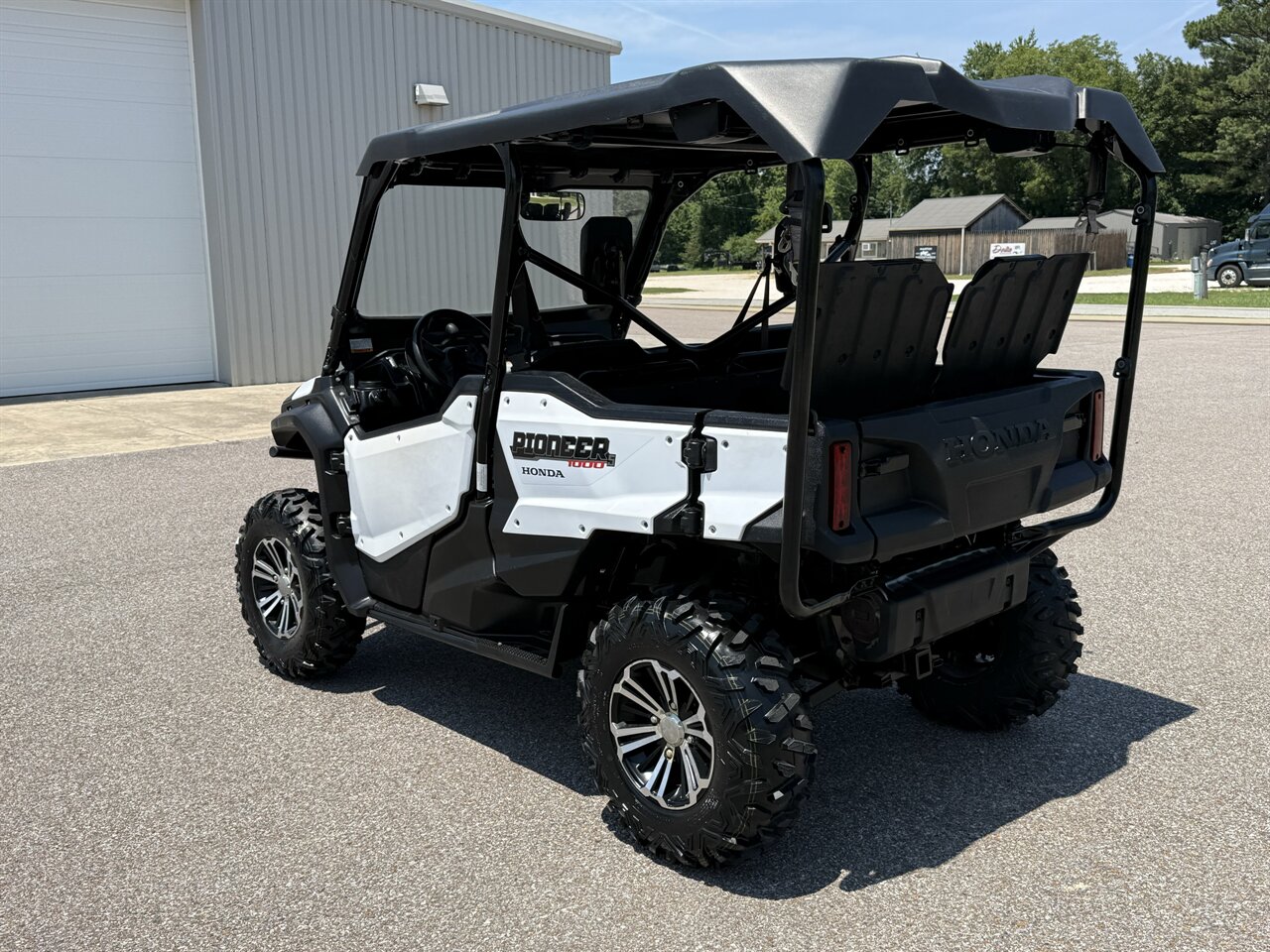 2016 Honda Pioneer 1000-5 Deluxe - Photo 5 - Martin, TN 38237