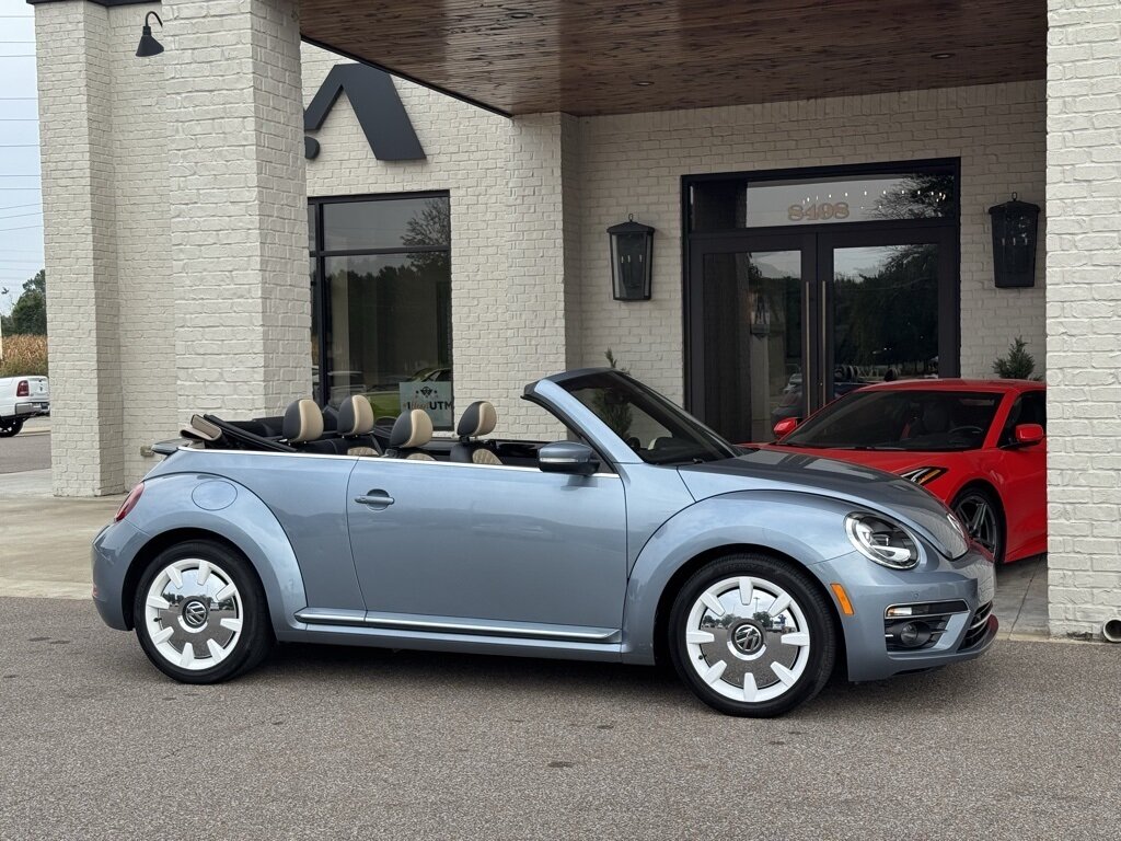 2019 Volkswagen Beetle Convertible Final Edition SEL photo 19