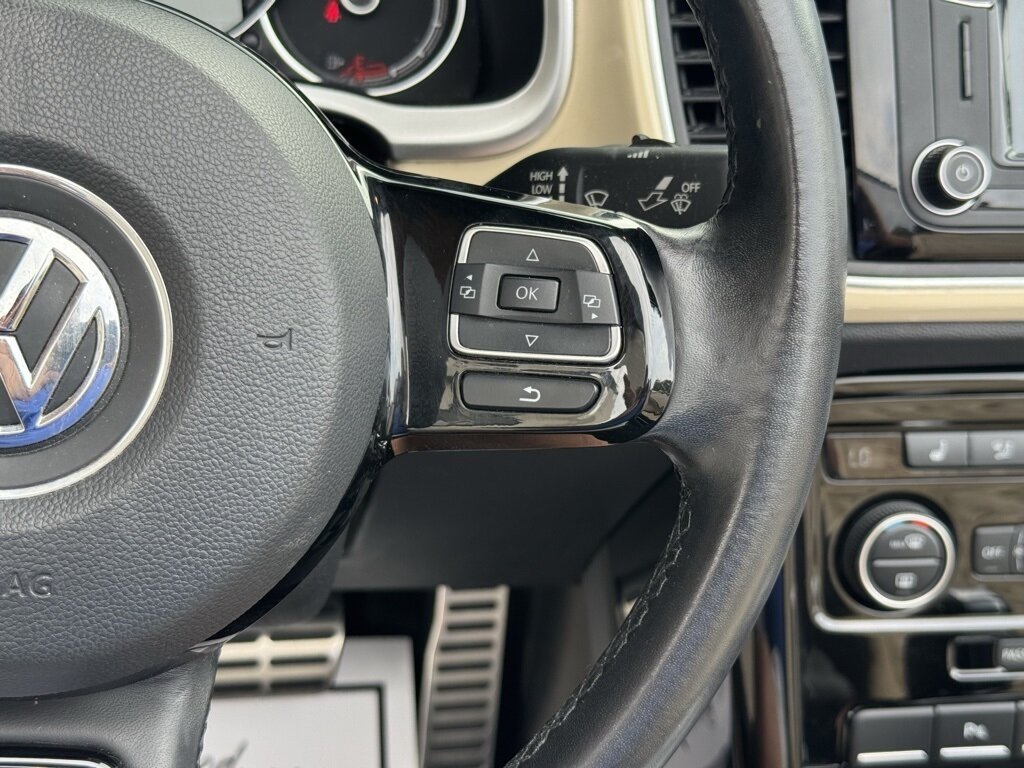 2019 Volkswagen Beetle Convertible Final Edition SEL photo 28
