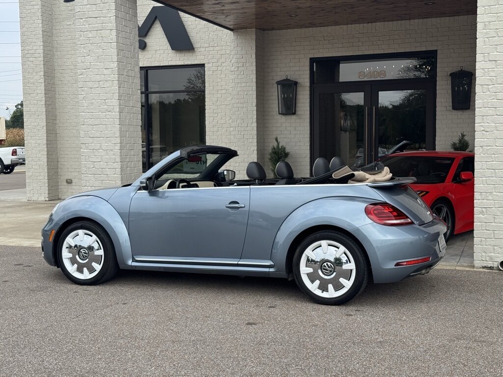 2019 Volkswagen Beetle Convertible Final Edition SEL photo 12