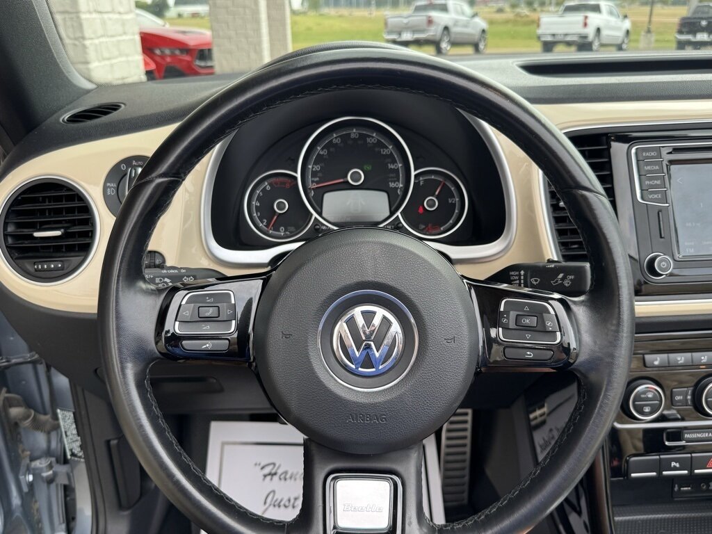 2019 Volkswagen Beetle Convertible Final Edition SEL photo 25