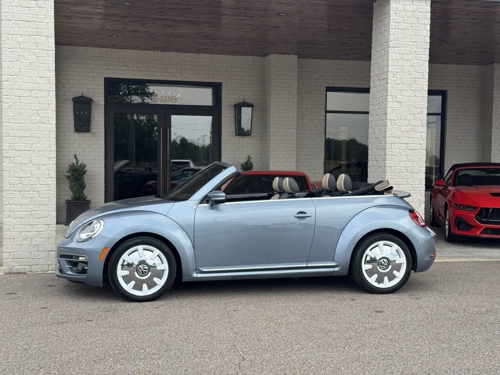 2019 Volkswagen Beetle Convertible Final Edition SEL photo 10