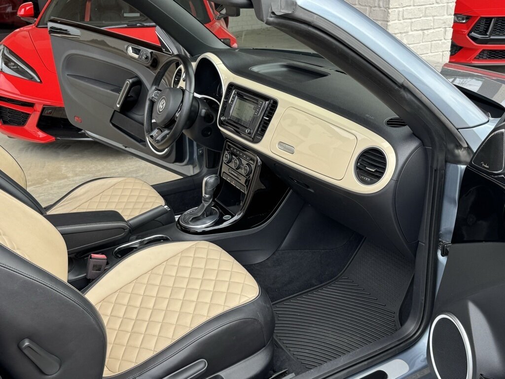 2019 Volkswagen Beetle Convertible Final Edition SEL photo 35