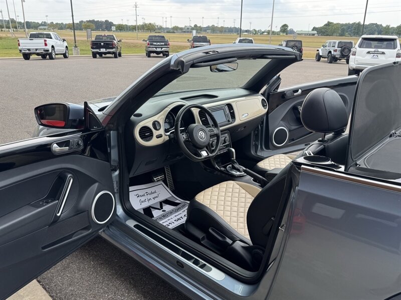 2019 Volkswagen Beetle Convertible Final Edition SEL photo 2